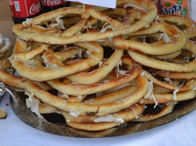 Солені і солодкі кренделі: Берегівщина ласує смаколиками на фестивалі "Дня переца"