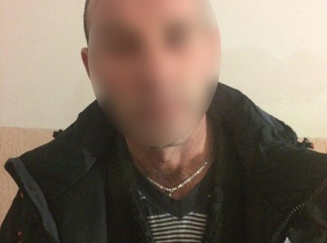 Мукачівські патрульні затримали нетверезого водія, який перевозив нелегалів без жодних документів