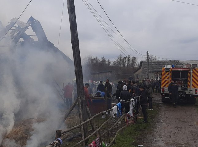 Вогнеборці розповіли про пожежу, яку гасили вчора