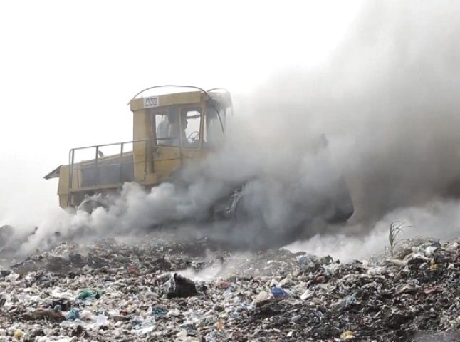 У Виноградові загорілось сміттєзвалище