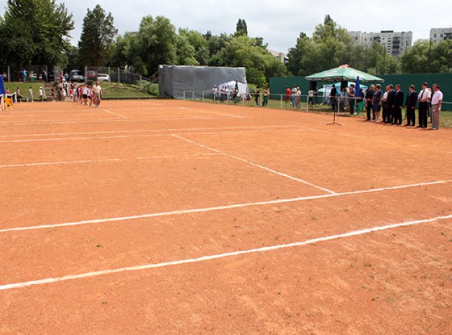 В Ужгороді відкрили 6 тенісних кортів