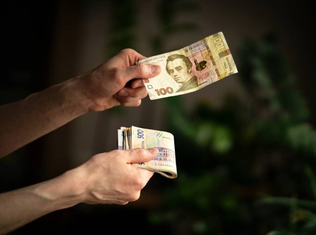 Через 3 тижні гроші вже не ваші: українцям нагадали «правило трьох виплат»