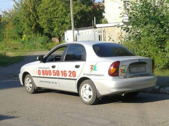 Ужгородські патрульні зупинили водія, який керував напідпитку службовим авто