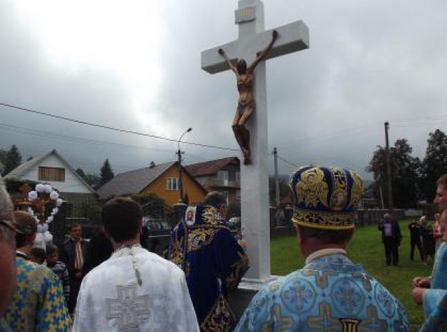 До Дня заснування Сваляви духовенство освятило поклонний хрест