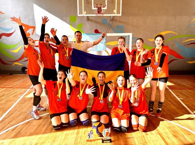 Відомо, хто переміг у шкільній лізі з волейболу серед дівчат, яка відбулась у Мукачеві