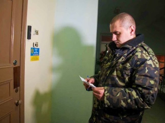 Депутатам Мукачівської міської та районної рад вручили повістки (ВІДЕО)