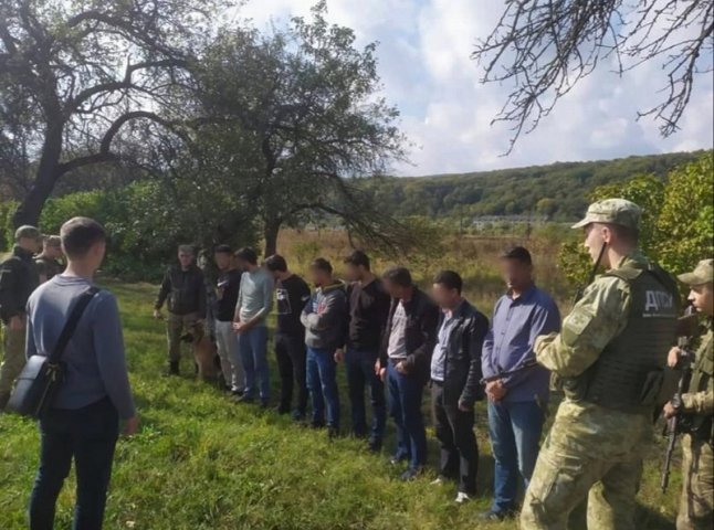 На Перечинщині затримали групу нелегалів