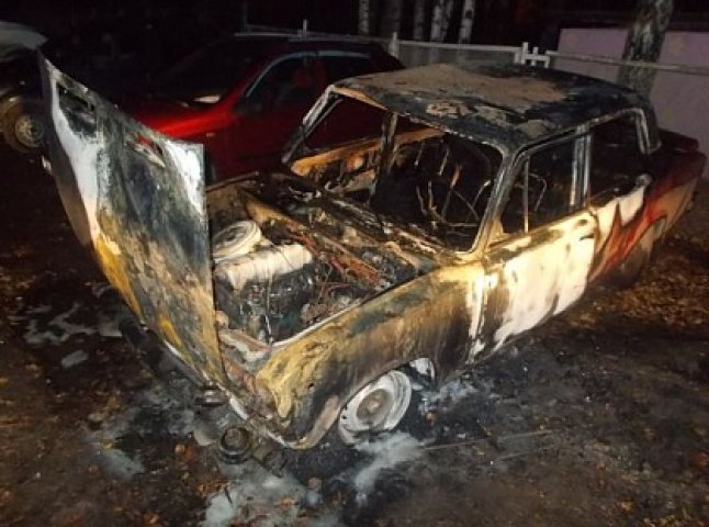 Автомобіль "Жигулі" 54-річного ужгородця раптово загорівся