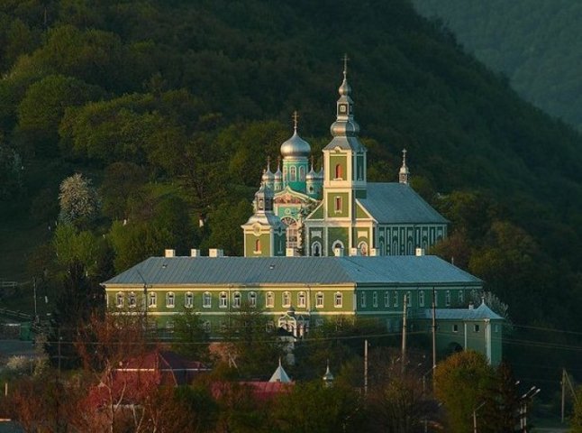 Москаль запрошує на Новорічно-Різдвяні свята відвідати закарпатські монастирі