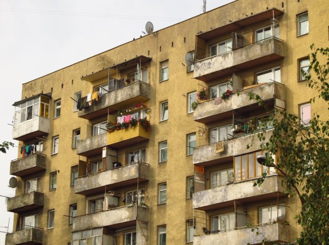 В Ужгороді з’явились попереджувальні листівки, про які комунальники нічого не знають (ВІДЕО)