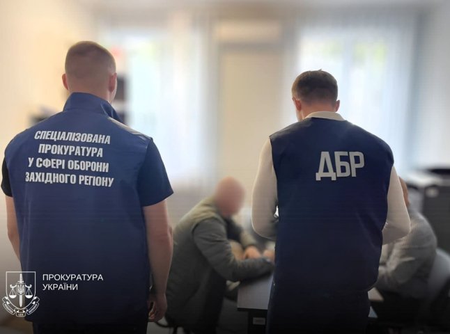 Вистрілив у телефон та живіт водія: на Закарпатті прикордоннику повідомили про підозру