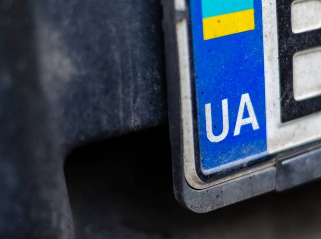 До тих, хто має автомобіль, звернулись із поясненням про нетипові номерні знаки