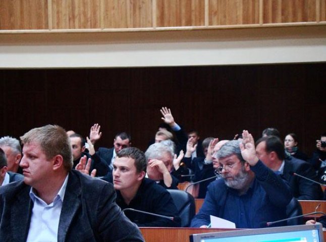 Віктор Щадей під час засідання віддав голос за колишнього регіонала