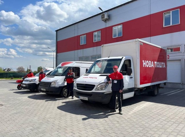 Кур’єр мчить на допомогу: «Нова пошта» роз’яснила, як відправити посилку з дому