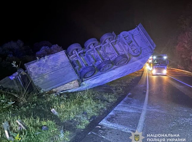 Фура зробила «сальто»: нічна аварія забрала життя мешканки Закарпаття