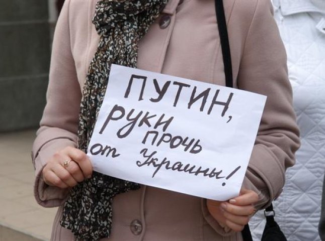 Берегівчани вийшли на мітинг проти вторгнення російських військ в Україну