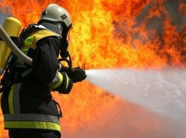 На Тячівщині внаслідок пожежі власник будинку отримав опіки