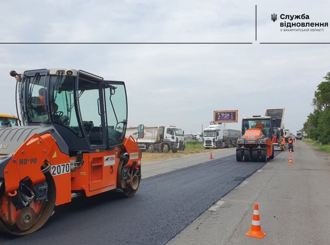 Водіїв попереджають про великі затори поблизу Мукачева Водіїв попереджають про великі затори поблизу Мукачева