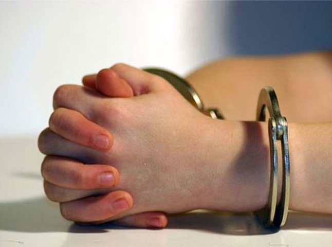 Мукачівські поліціянти арештували жінку, яка чинила їм непокору