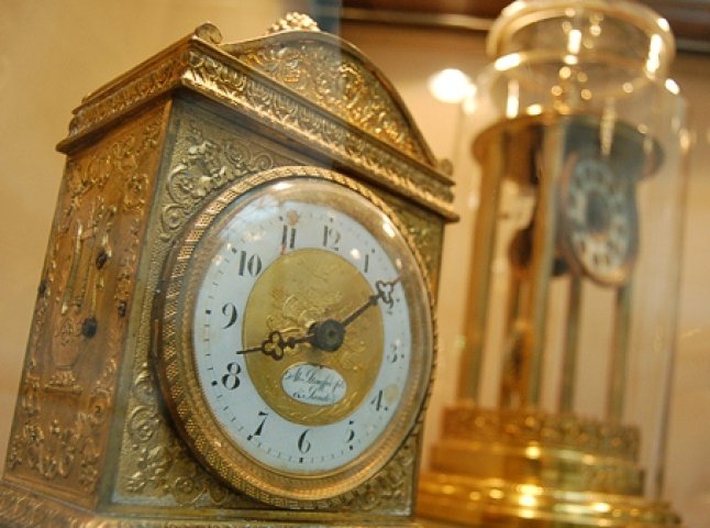 В Ужгороді вперше представили унікальну виставку годинників зі всього світу (ВІДЕО)