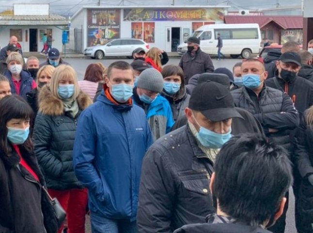 Ринок "Краснодонців" частково закритий на карантин: чим закінчився протест