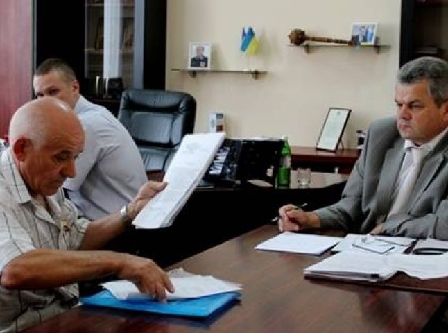 Міський голова Мукачева та голова Мукачівської РДА підняли питання про недоцільне, на їх думку, об’єднання Мукачівського міськ- та райвідділів (ФОТО)