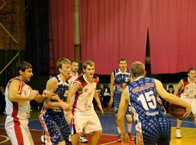 Ужгородські баскетболісти перемогли свого принципового суперника