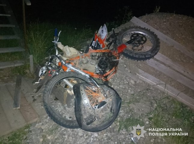 У жахливій ДТП на Закарпатті розбився 17-річний хлопець, також постраждав юнак 15 років У жахливій ДТП на Закарпатті розбився 17-річний хлопець, також постраждав юнак 15 років