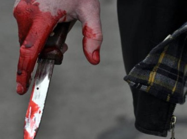 На Тячівщині п’яний чоловік наніс односельцю удар ножем в спину