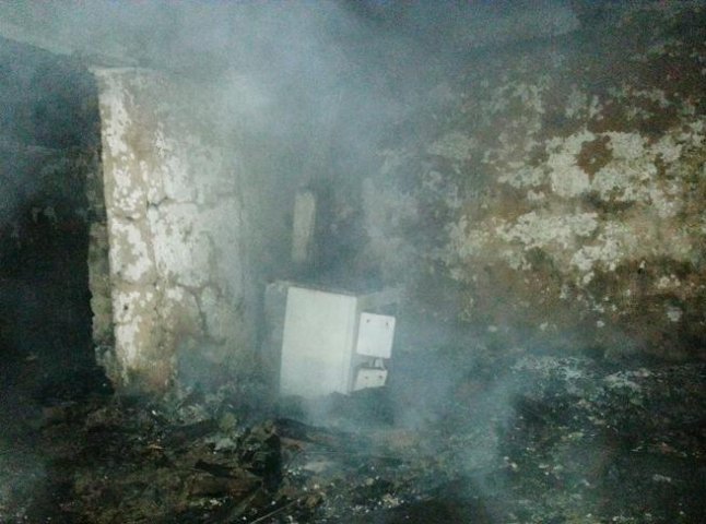 Закарпатські вогнеборці не дали стихії знищити житловий будинок