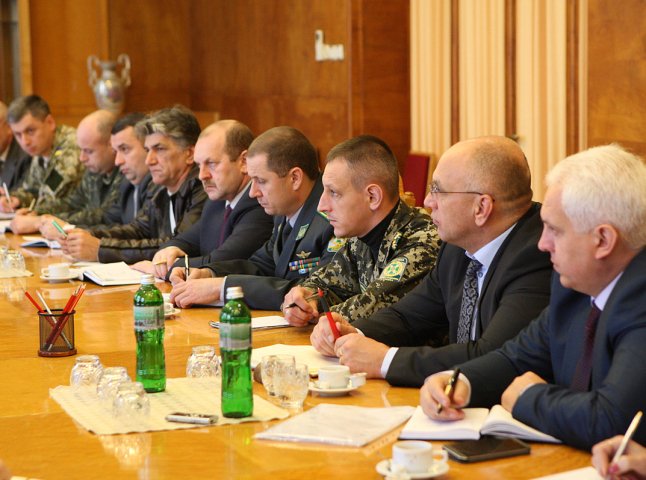 Губернатор визнав, що військові у Мукачеві мешкають у неприйнятних умовах