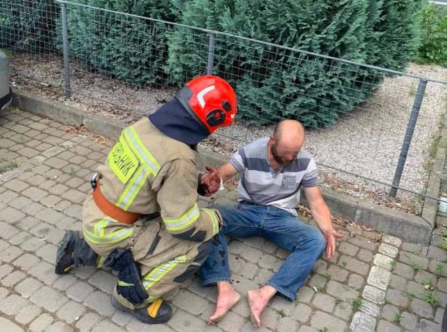 Вогнеборці врятували чоловіка під час пожежі