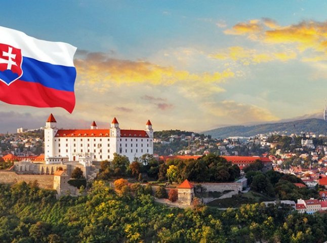 Словаччина відкрилася для вакцинованих українців