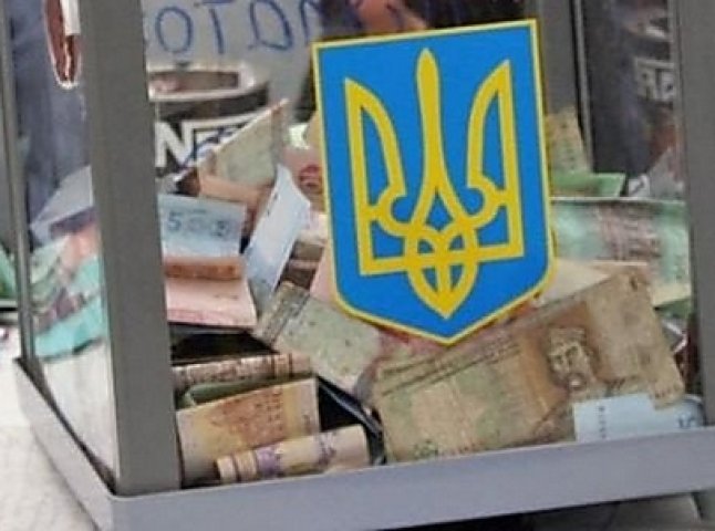 Ужгородські правоохоронці вилучили три аркуші з особистими даними громадян у дівчат, яким закидують підкуп виборців 
