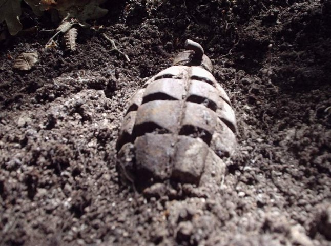 На вулиці Берегівській у Мукачеві знайшли гранату часів Другої світової війни