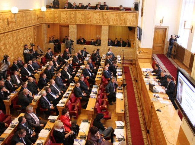 Депутати облради мають намір поскаржитись Азарову на блокування грошей казначейством