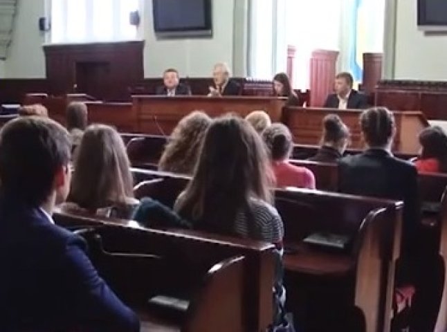 Студенти Мукачівського кооперативного торговельно-економічного коледжу зустрілись із мером міста (ВІДЕО)