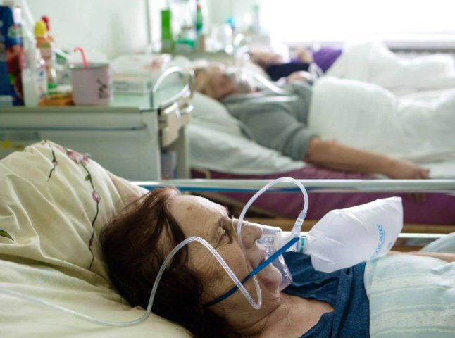 У лікарні Мукачева розгорнуто ще 30 додаткових ліжок для допомоги пацієнтом з COVID-19