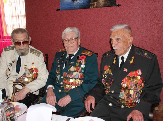 Ветерани Мукачева відзначили День Перемоги за святковим столом