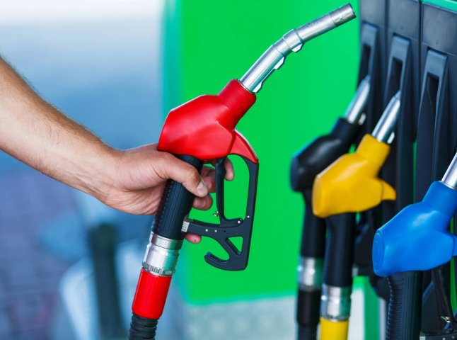 Коли ціна 1 літра дизелю перетне позначку 100 гривень: прогноз фахівців