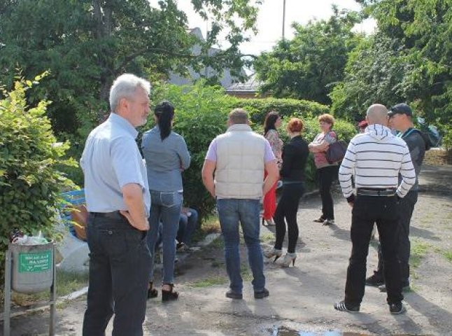 На спортбазі у Берегові люди не бажають бачити київське керівництво