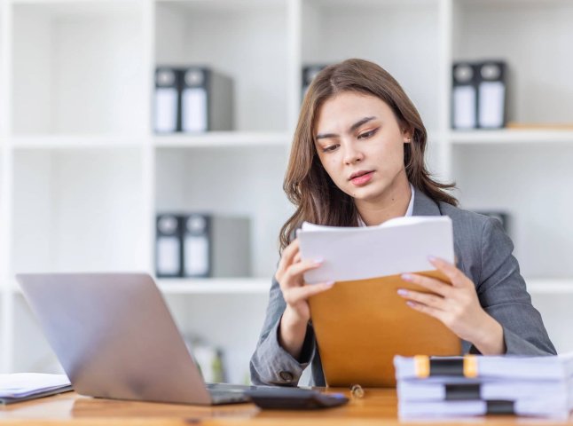 Яка робота із зарплатою від 15 тисяч гривень є на Закарпатті