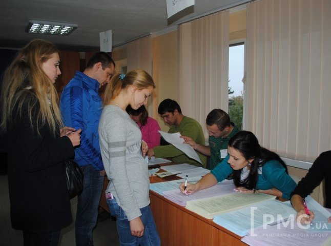 Так звана "студентська дільниця" Ужгорода проголосувала за "Відродження" та "Опозиційний блок"