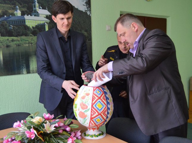 Воїни АТО отримали від дітей Іршавщини великодні писанки та листівки