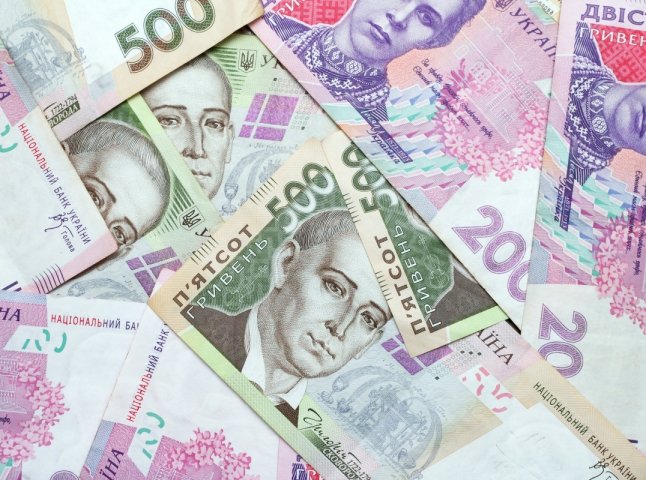На Закарпатті зарплата на майже чверть нижча, ніж у середньому по Україні