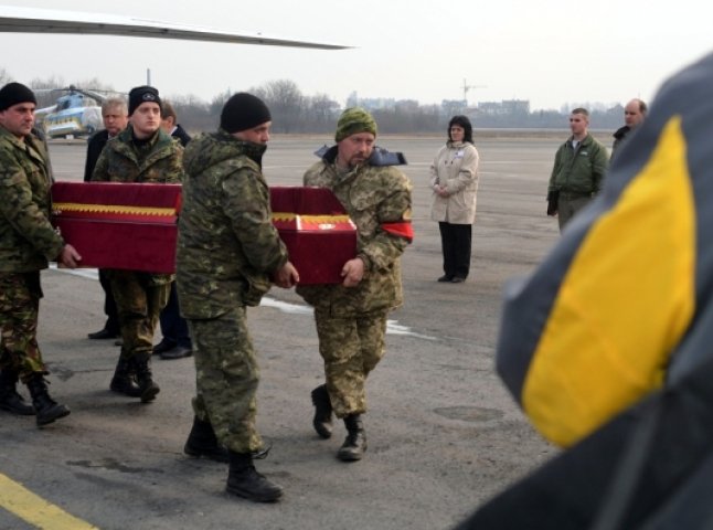 Завтра в Ужгороді поховають вбитого у зоні АТО майора Віталія Постолакі
