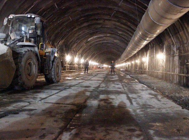 До Бескидського тунелю укладати колію почнуть вже восени