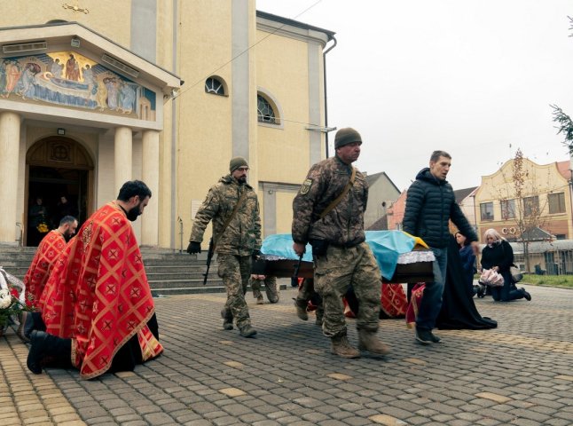 Був відважним воїном: в області провели в останню путь полеглого Героя