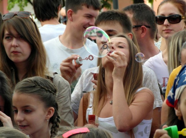 У Виноградові пройшло яскраве дійство – бульбашковий флешмоб