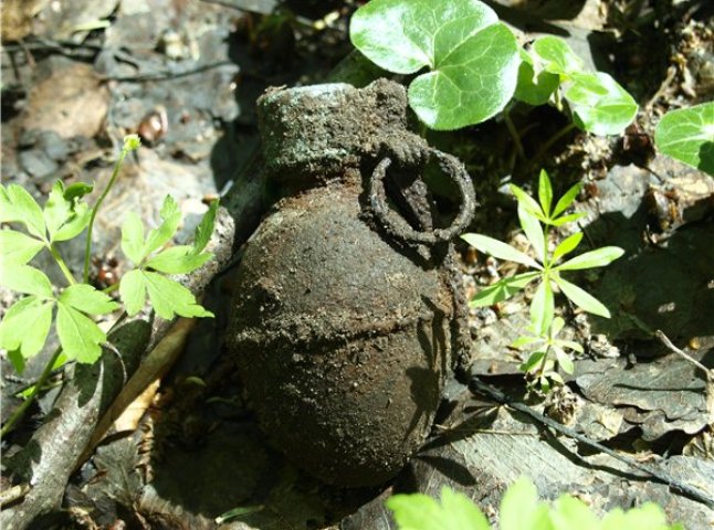 На Червоній горі в Мукачеві знайшли осколочну гранату